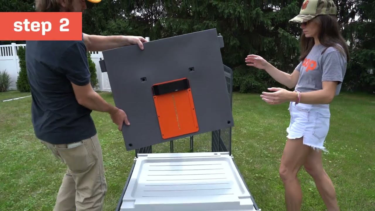 Step-by-step assembly of the Smart Coop structure on elevated base
