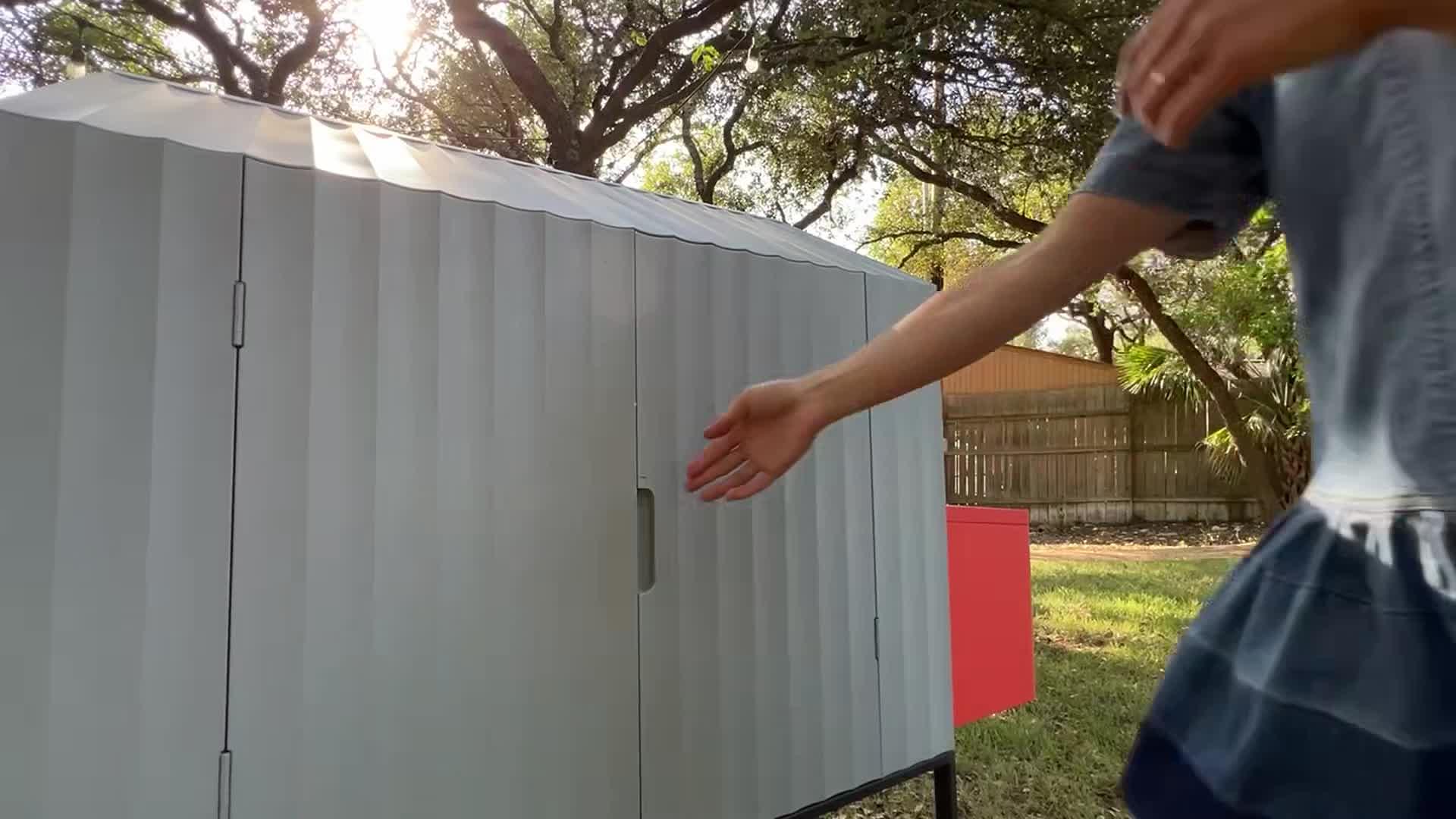 Quick-Clean Litter Trays demonstration